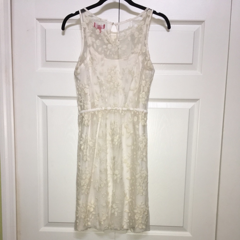 ELEGANT ELLE LACE DRESS-LIKE NEW CONDITION-CUTE AND COMFORTABLE. LOVE IT ❤️ - Picture 9 of 9